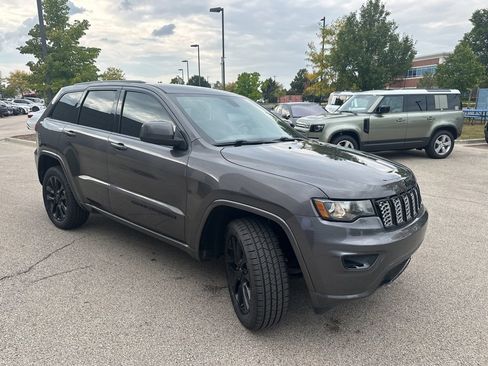 Used 2020 Jeep Grand Cherokee Altitude image 12