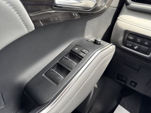 Used 2023 Toyota Highlander Platinum image 16