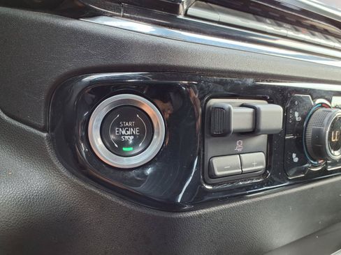 Used 2024 Chevrolet Silverado 2500 LT AWD/4WD image 10