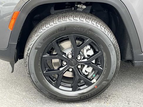 New 2025 Jeep Grand Cherokee image 10
