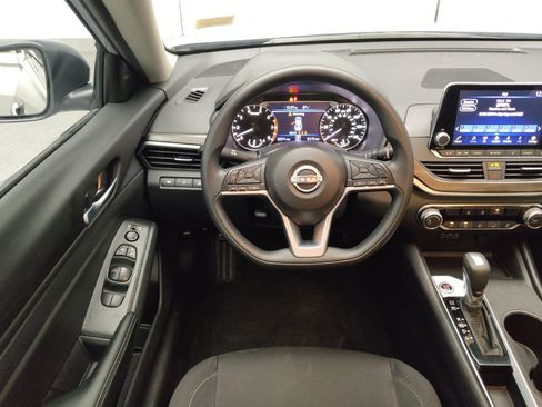 Used 2025 Nissan Altima 2.5 SV FWD image 22