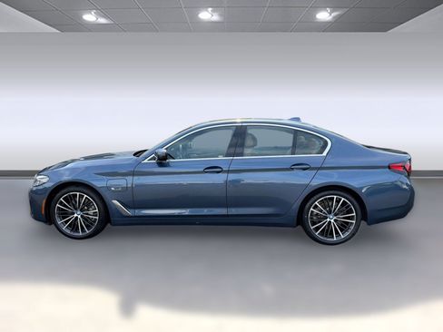 Used 2023 BMW 530e w/ Premium Package RWD image 2