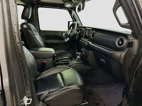 Used 2023 Jeep Wrangler Sahara w/ Cold Weather Group image 32