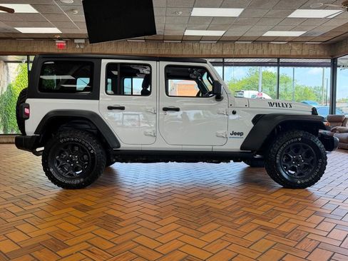 Used 2023 Jeep Wrangler Unlimited w/ Cold Weather Group AWD/4WD image 9