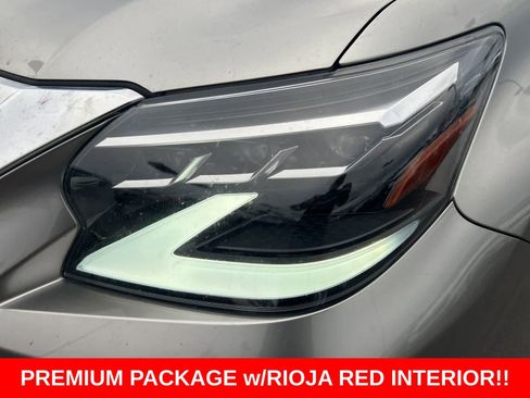 Used 2023 Lexus GX 460 Premium w/ Premium Package image 9