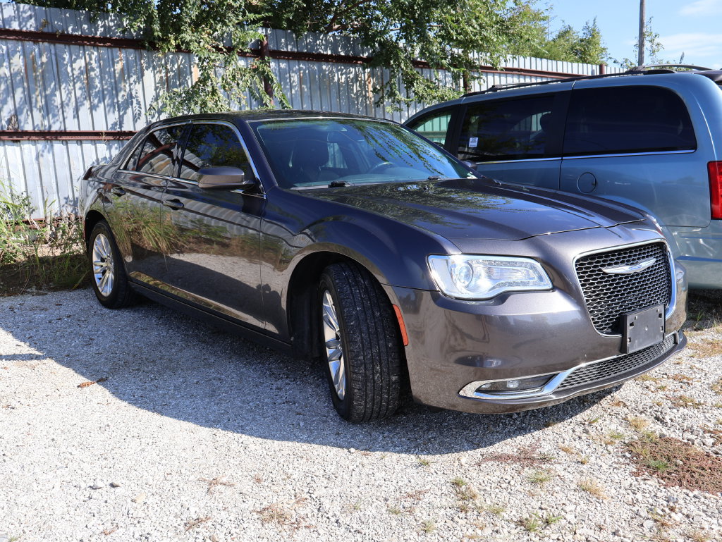 Used 2019 Chrysler 300 Touring w/ Driver Convenience Group RWD image 14