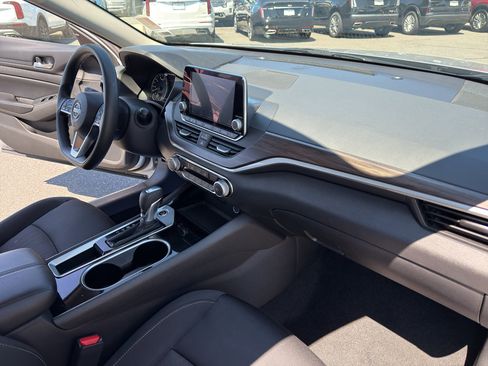 Used 2024 Nissan Altima 2.5 SV image 29