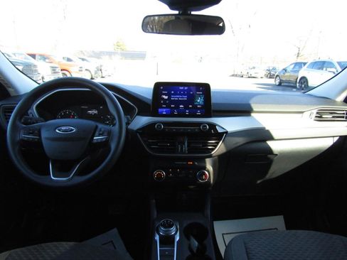 Used 2022 Ford Escape SE image 9