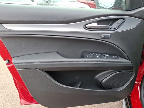 Used 2024 Alfa Romeo Stelvio Veloce image 12