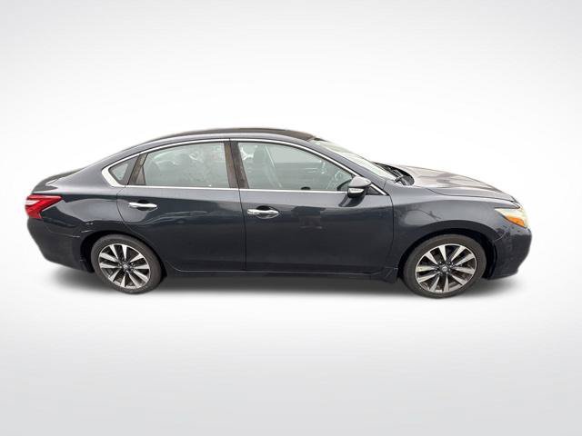 Used 2016 Nissan Altima 2.5 SV w/ Convenience Package FWD image 9