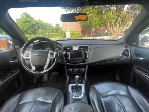 Used 2011 Chrysler 200 Limited image 25