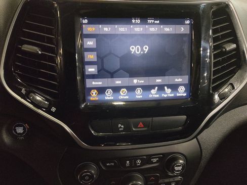 Used 2019 Jeep Cherokee Limited FWD image 25