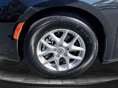 Used 2023 Chrysler Pacifica Touring-L FWD image 36