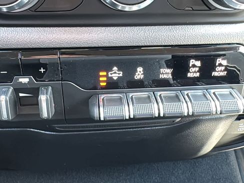 Used 2019 RAM 1500 Big Horn AWD/4WD image 19