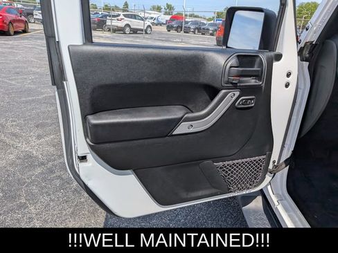 Used 2018 Jeep Wrangler Unlimited Sahara w/ Connectivity Group AWD/4WD image 13