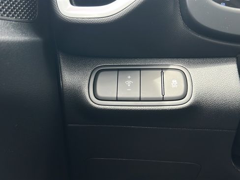Used 2023 Hyundai Venue Limited FWD image 29