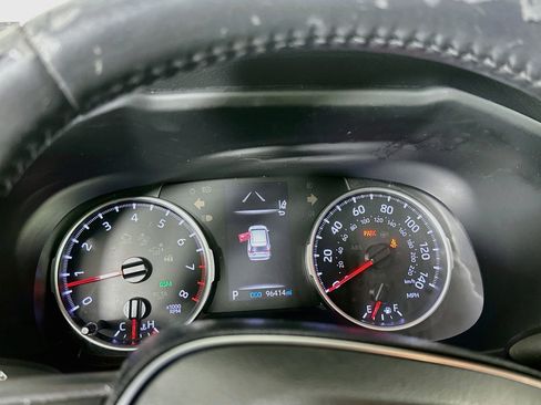 Used 2020 Toyota RAV4 XLE Premium FWD image 19