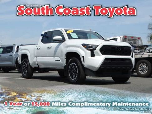 Used 2025 Toyota Tacoma TRD Sport AWD/4WD image 1