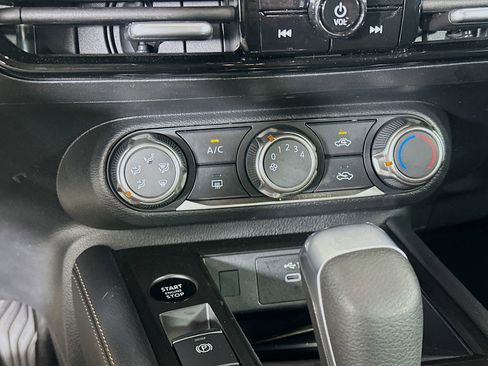 Used 2025 Nissan Kicks SV AWD/4WD image 22