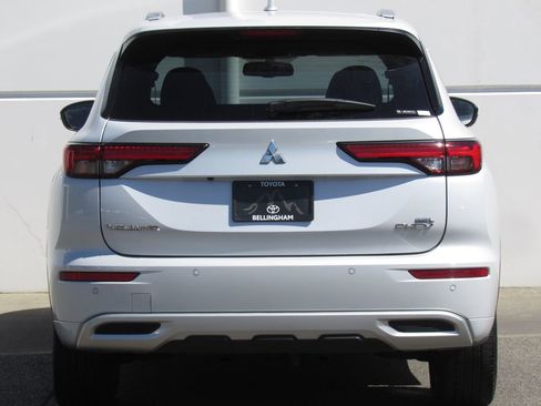 Used 2024 Mitsubishi Outlander 4WD Plug-In Hybrid image 7