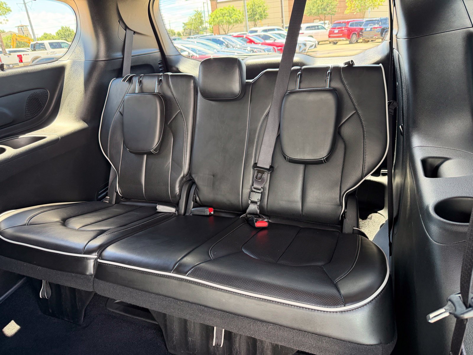 Used 2025 Chrysler Pacifica Limited FWD image 23