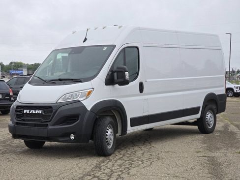Used 2025 RAM ProMaster 2500 w/ Convenience Group FWD image 15