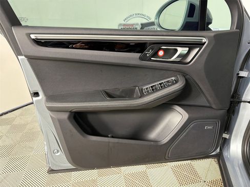 Used 2021 Porsche Macan image 12