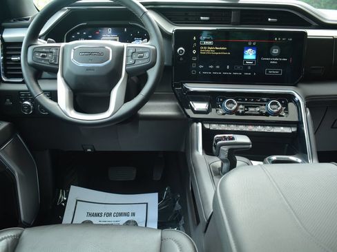 Used 2024 GMC Sierra 1500 Denali w/ Technology Package AWD/4WD image 3