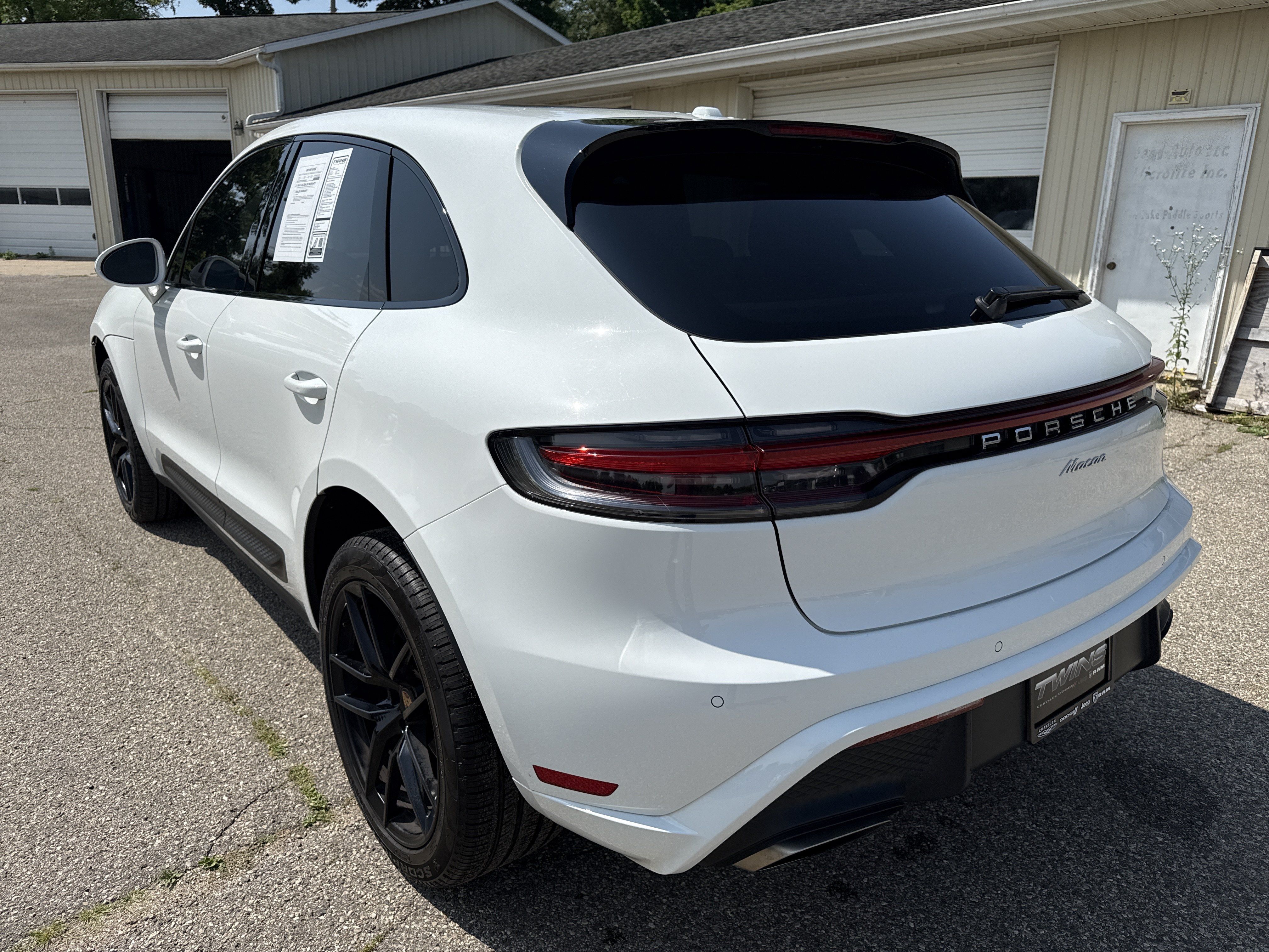 Used 2023 Porsche Macan Turbo AWD/4WD image 9