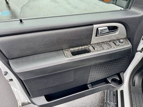 Used 2017 Ford Expedition Limited image 22