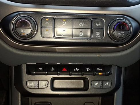 Used 2019 Chevrolet Colorado Z71 AWD/4WD image 18