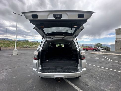 Used 2019 Toyota 4Runner SR5 AWD/4WD image 39