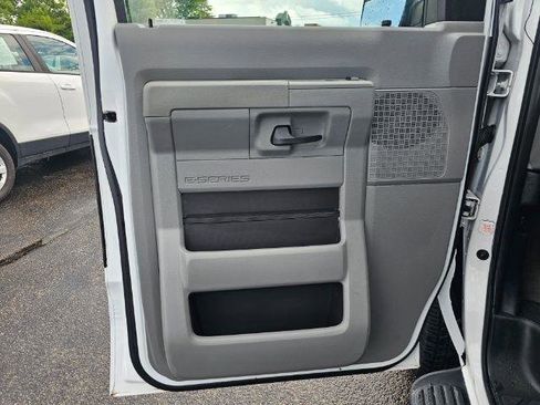 Used 2011 Ford E-350 and Econoline 350 XLT image 22