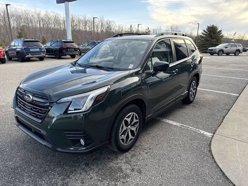 Used 2023 Subaru Forester Premium image 7
