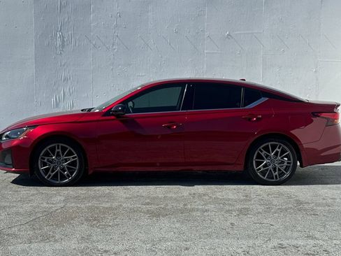 Used 2023 Nissan Altima 2.0 SR FWD image 6