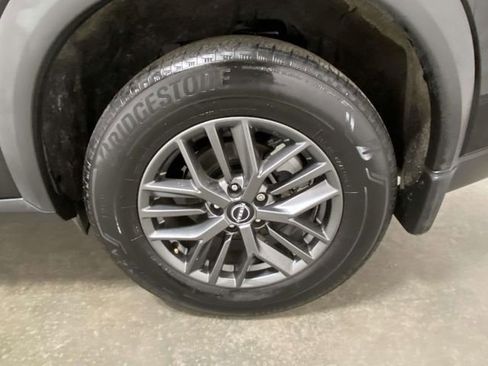 Used 2023 Nissan Rogue S image 7