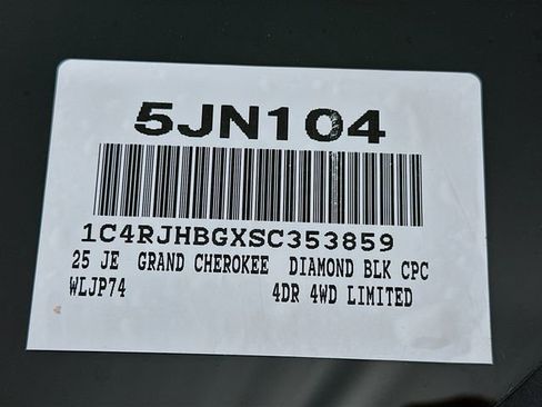 New 2025 Jeep Grand Cherokee Limited w/ Luxury Tech Group II image 24