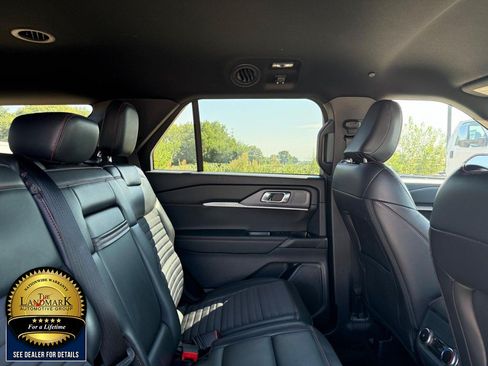 Used 2025 Ford Explorer ST-Line w/ ST-Line Street Pack AWD/4WD image 16