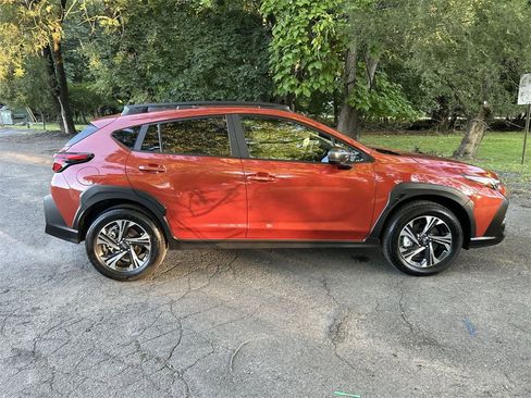 Used 2025 Subaru Crosstrek 2.0i Premium image 9
