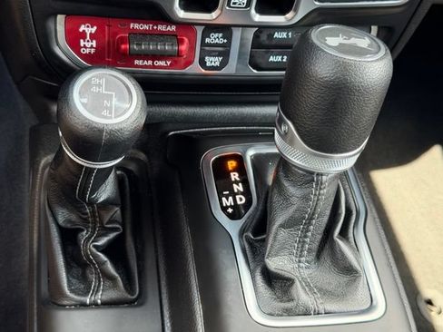 Used 2025 Jeep Wrangler Unlimited Rubicon AWD/4WD image 20