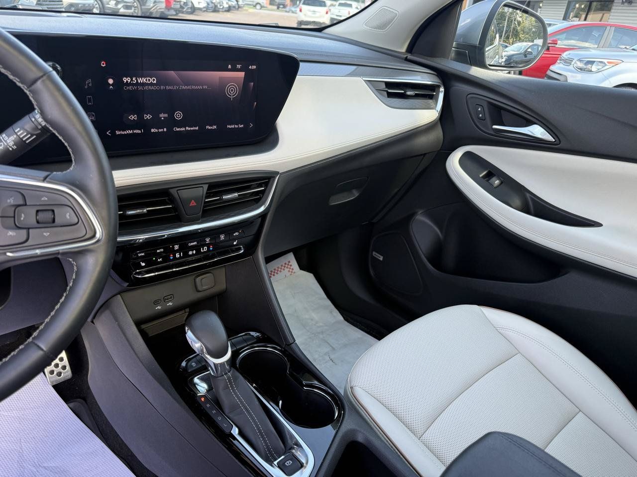 Used 2025 Buick Encore GX Avenir w/ Avenir Convenience Package FWD image 9
