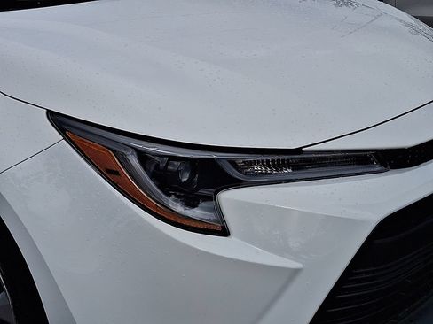Used 2025 Toyota Corolla LE FWD image 9