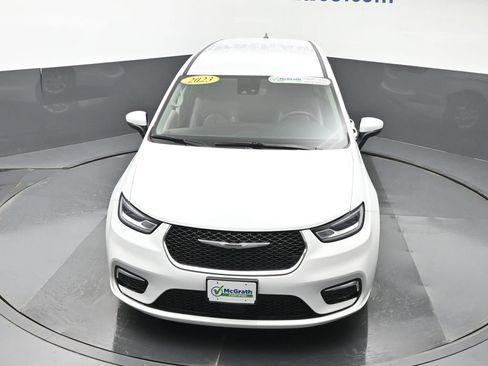Used 2023 Chrysler Pacifica Touring-L FWD image 31
