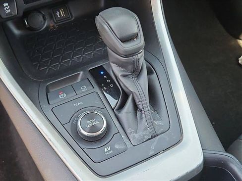 Used 2025 Toyota RAV4 XLE AWD/4WD image 15