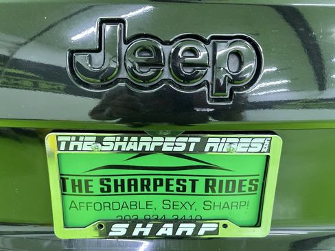 Used 2020 Jeep Grand Cherokee Altitude AWD/4WD image 12