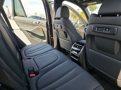 Certified 2022 BMW X5 sDrive40i w/ Premium Package image 11