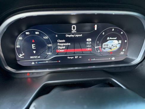 Used 2023 GMC Yukon SLT w/ SLT Premium Package AWD/4WD image 9