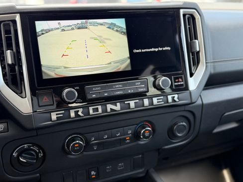 Used 2025 Nissan Frontier SV AWD/4WD image 12