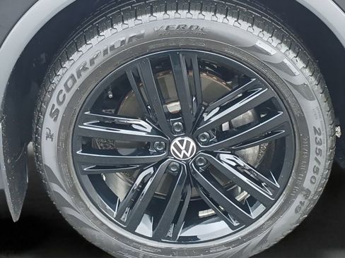 Used 2022 Volkswagen Tiguan SE R-Line image 25