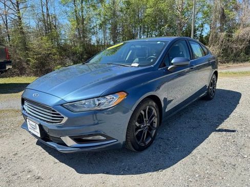 Used 2018 Ford Fusion SE w/ Equipment Group 201A FWD image 3